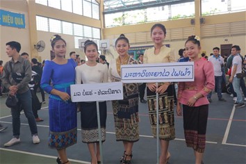 Lưu học sinh Lào tại EPU tham gia Ngày hội thể thao (ĐSQ Lào)