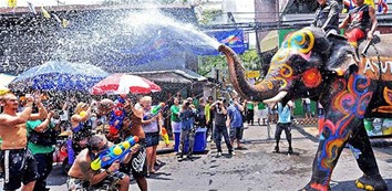 Trường Đại học Điện lực chúc tết cổ truyền Bunpimay tại ĐSQ Lào